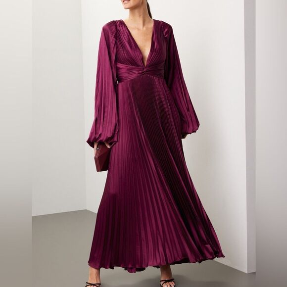 Mac Duggal Ieena‎ for Mac Duggal Pleated Charmeuse Gown in burgundy size 6 - Picture 1 of 12